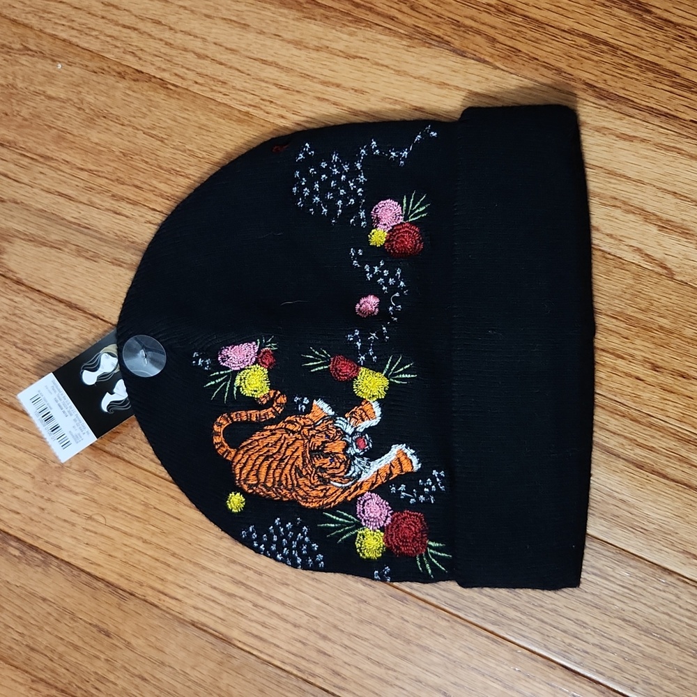 Embroidered Knit Beanie Cap Tiger NWT